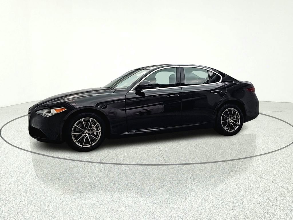 Used 2018 Alfa Romeo Giulia AWD image 4