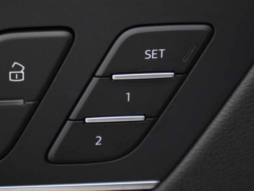 Used 2023 Audi SQ5 Prestige w/ Prestige Package image 39