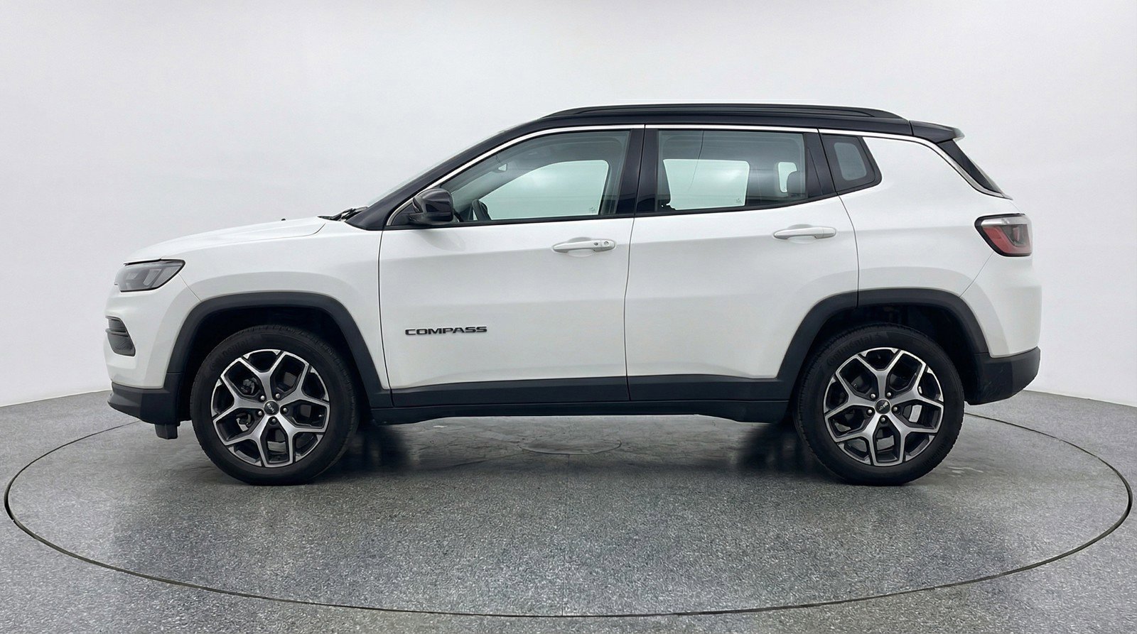 Used 2025 Jeep Compass Limited image 5