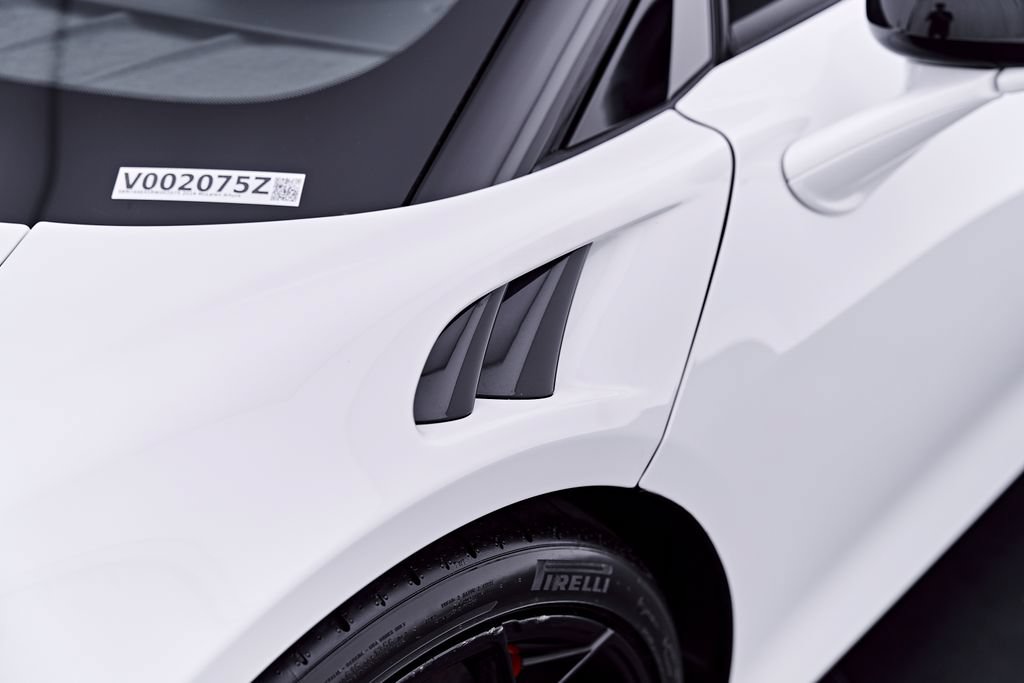 Used 2024 McLaren Artura RWD image 31
