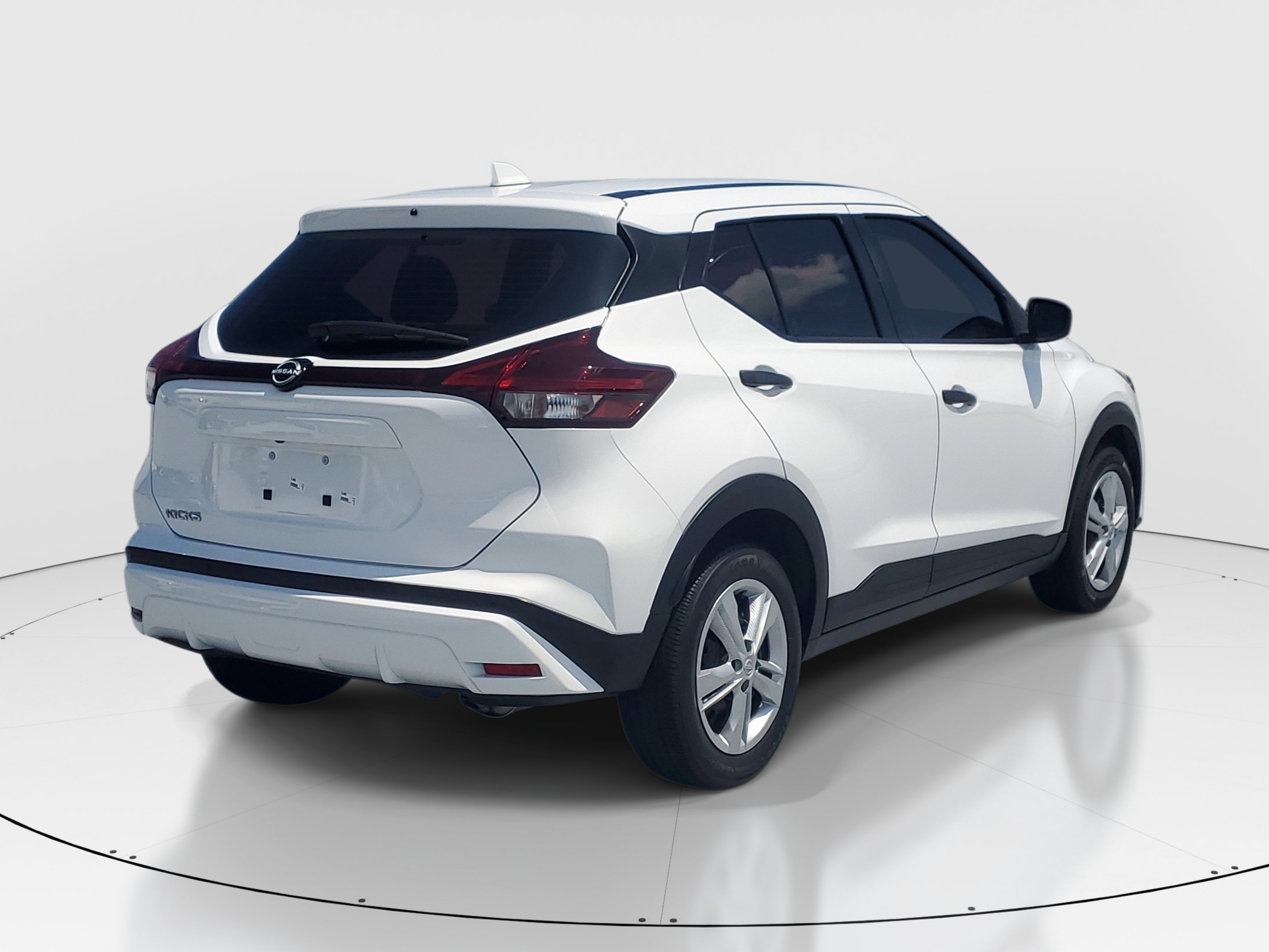 Used 2022 Nissan Kicks S FWD image 7