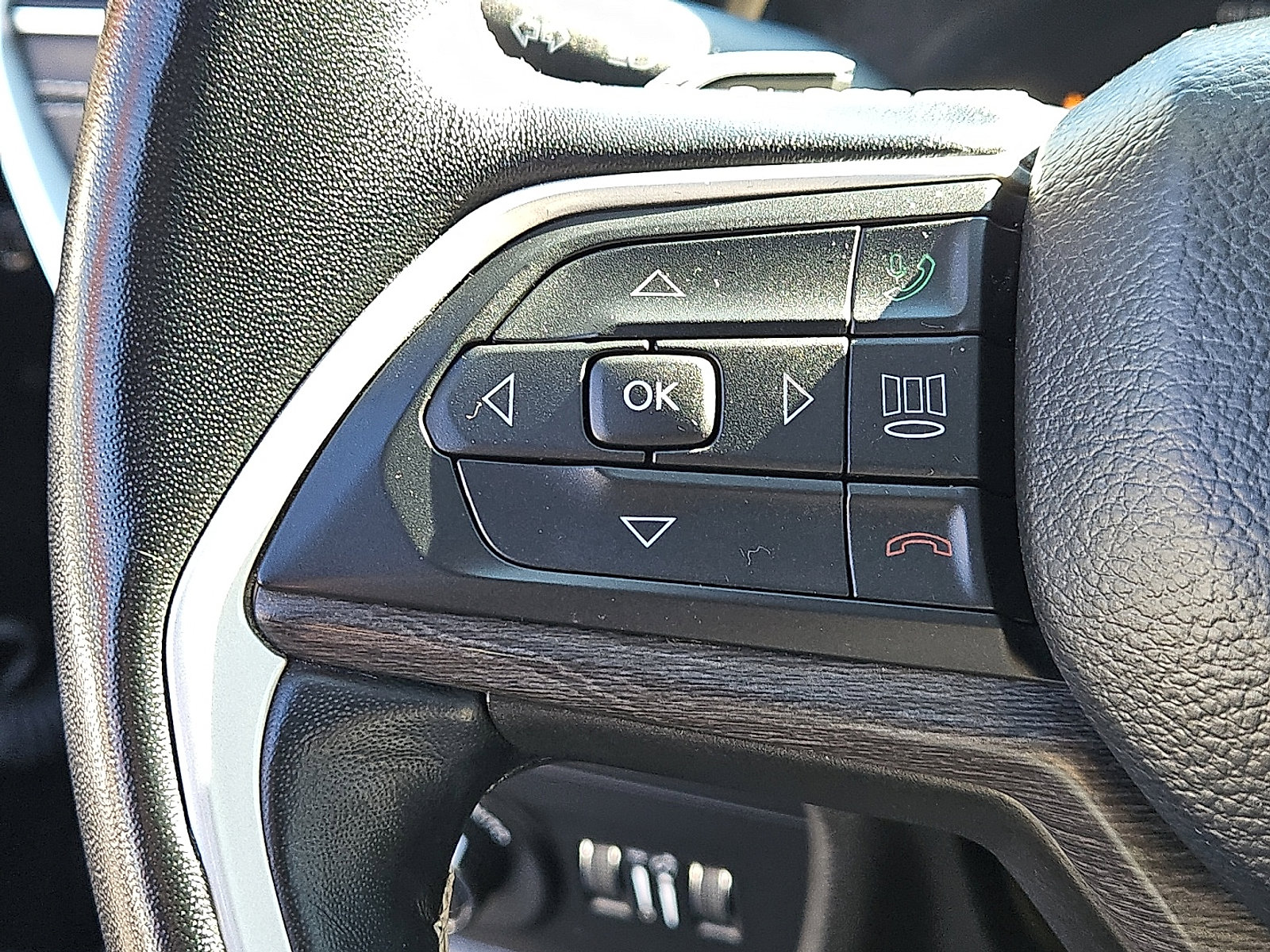 Used 2022 Jeep Grand Cherokee L Limited image 24