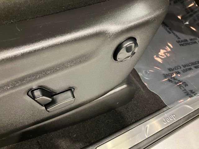 Used 2019 Jeep Grand Cherokee Limited w/ Luxury Group II image 47