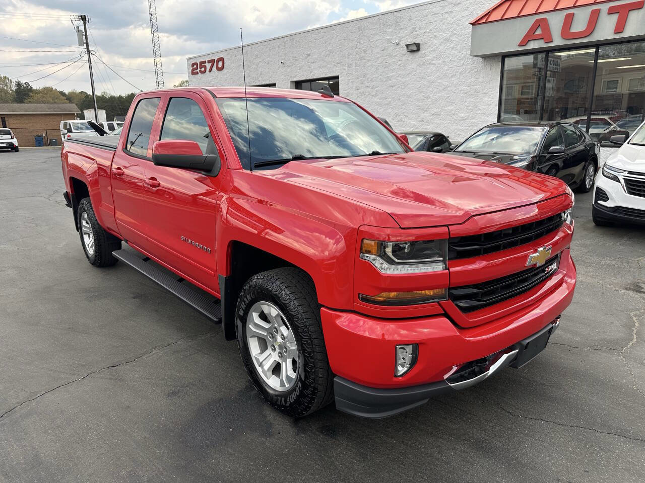 Used 2017 Chevrolet Silverado 1500 LT w/ All Star Edition AWD/4WD image 3