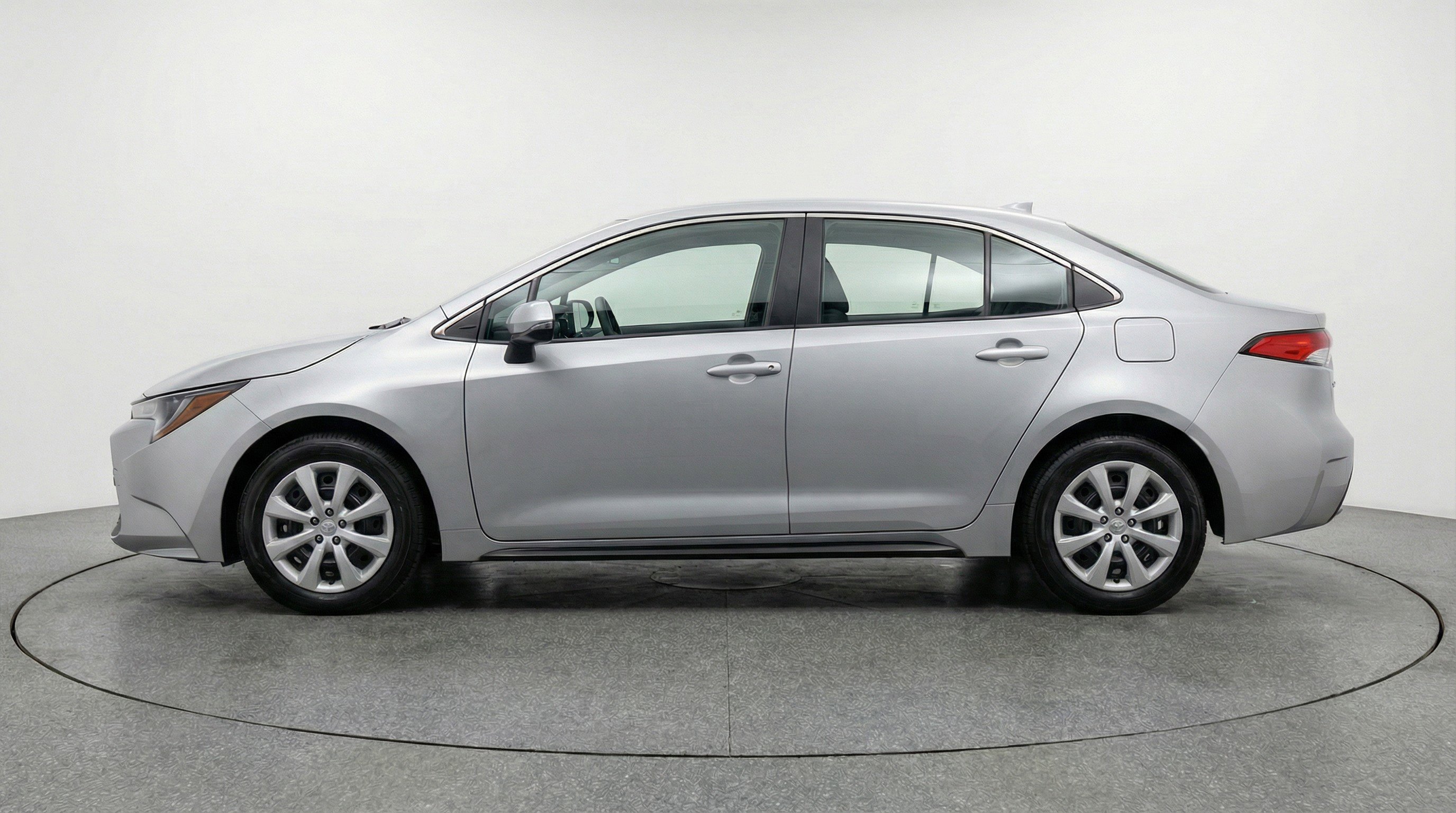 Used 2025 Toyota Corolla LE image 5