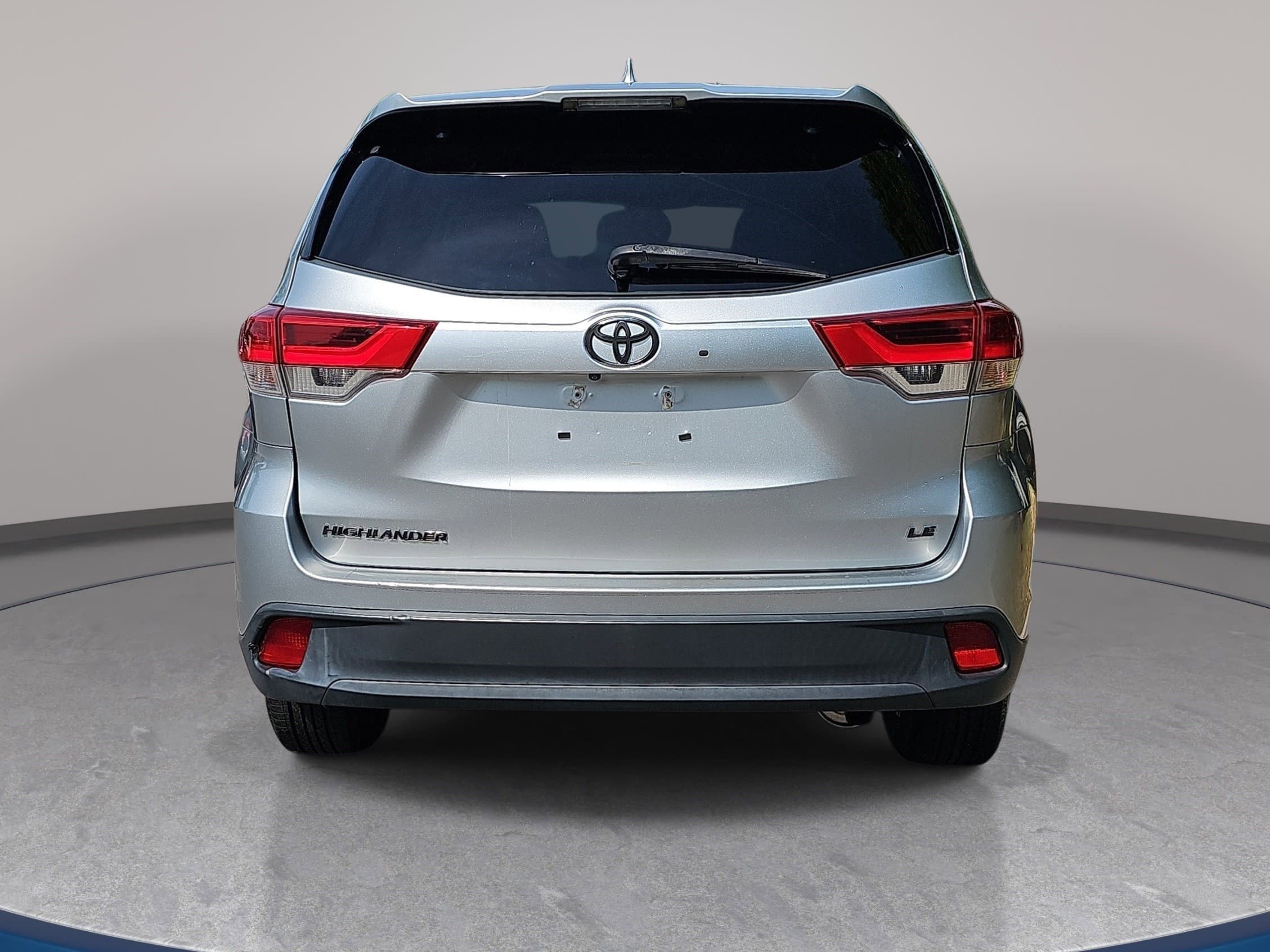 Used 2017 Toyota Highlander Plus FWD image 6