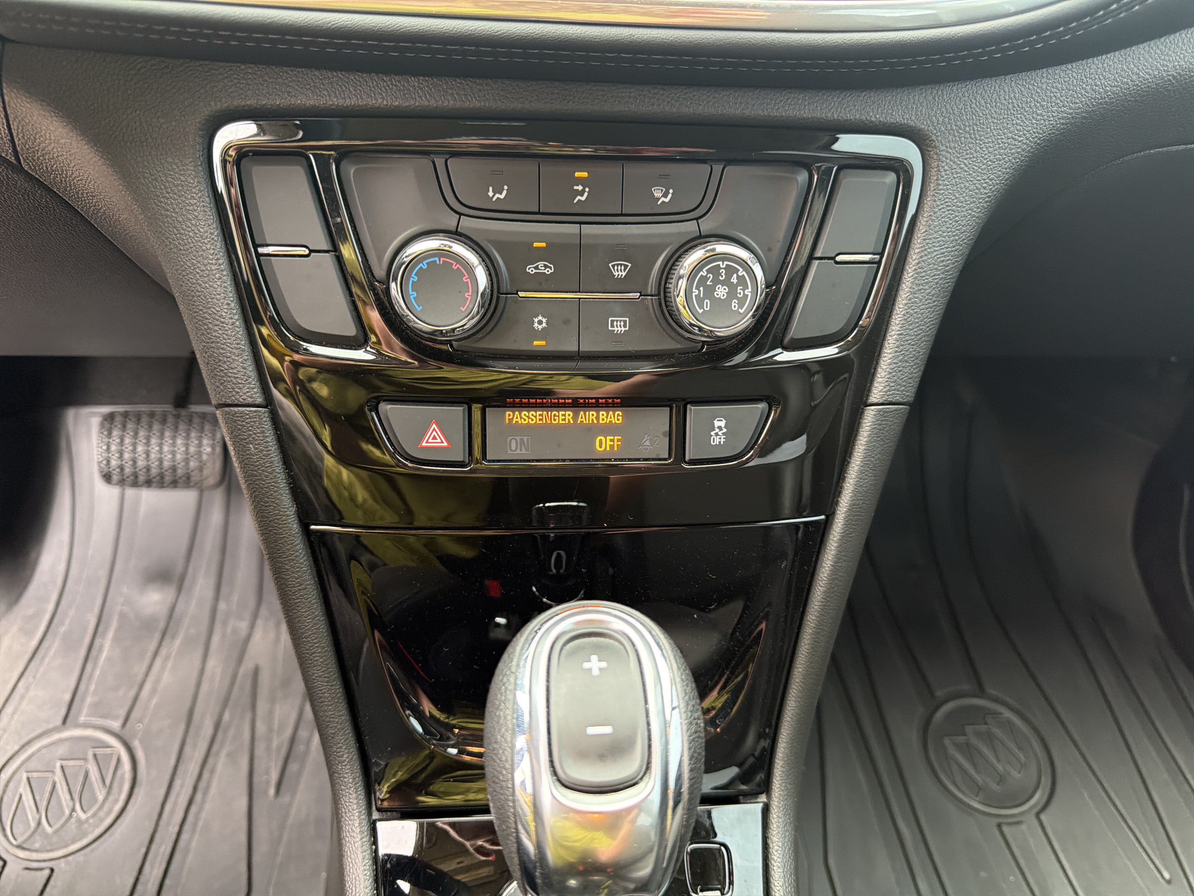 Used 2021 Buick Encore Preferred w/ Safety Package FWD image 17