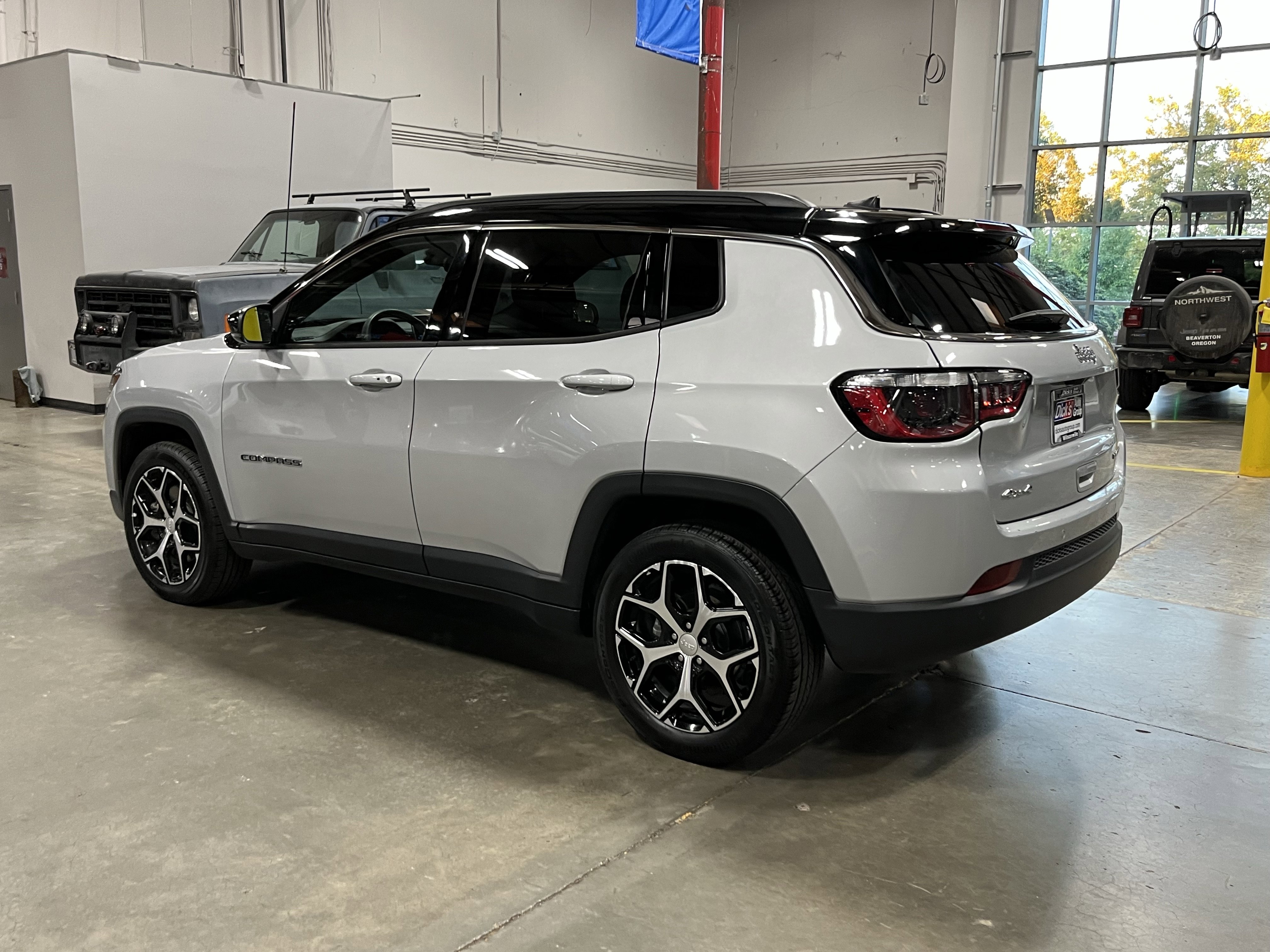 Certified 2024 Jeep Compass Limited image 3