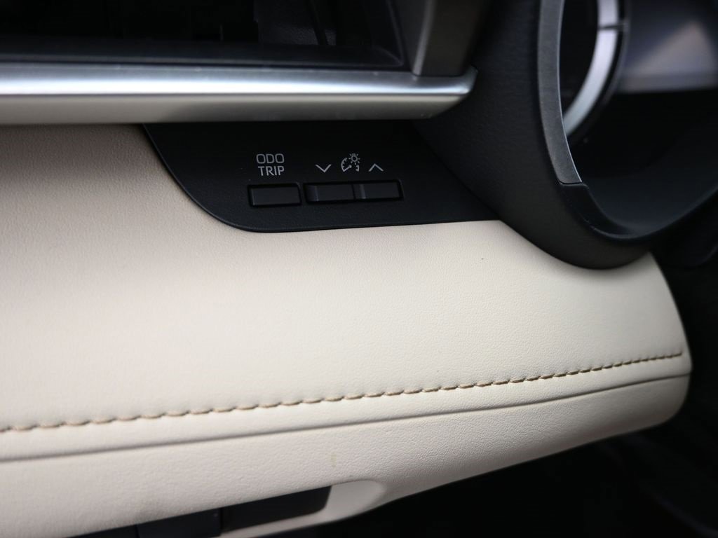 Used 2022 Toyota Highlander XLE image 25