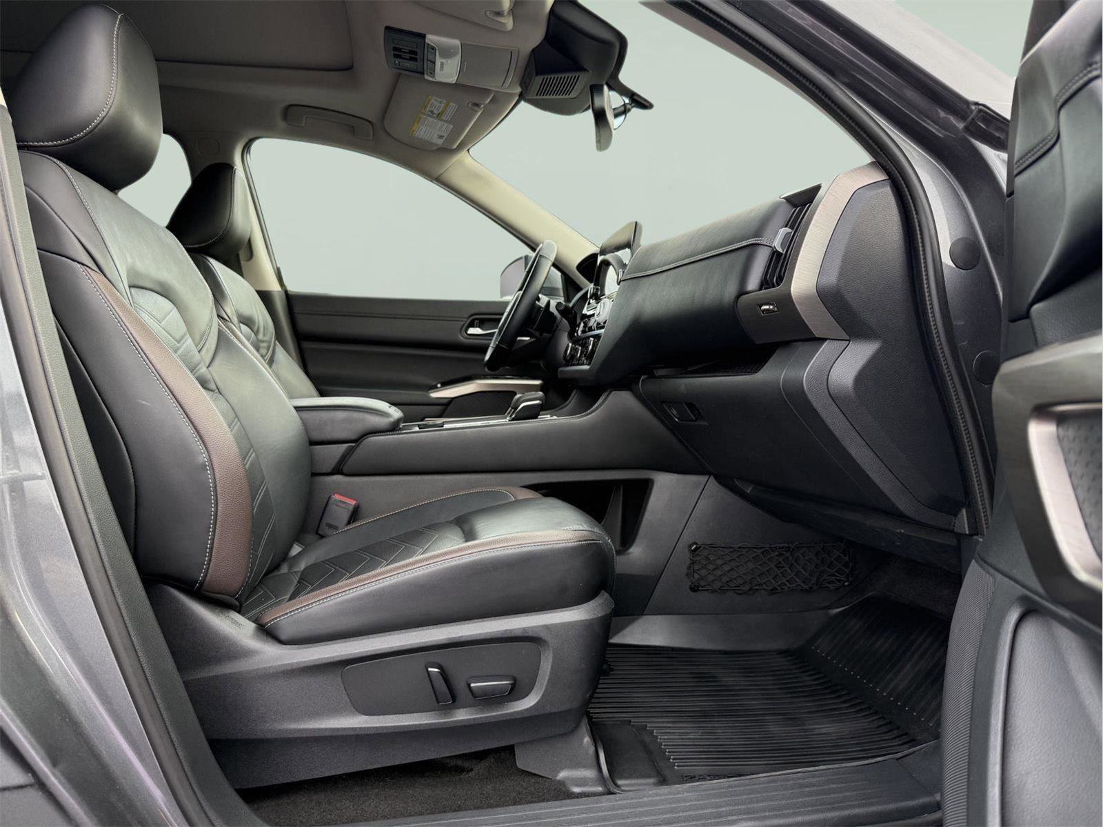 Used 2022 Nissan Pathfinder Platinum w/ Cargo Package AWD/4WD image 22