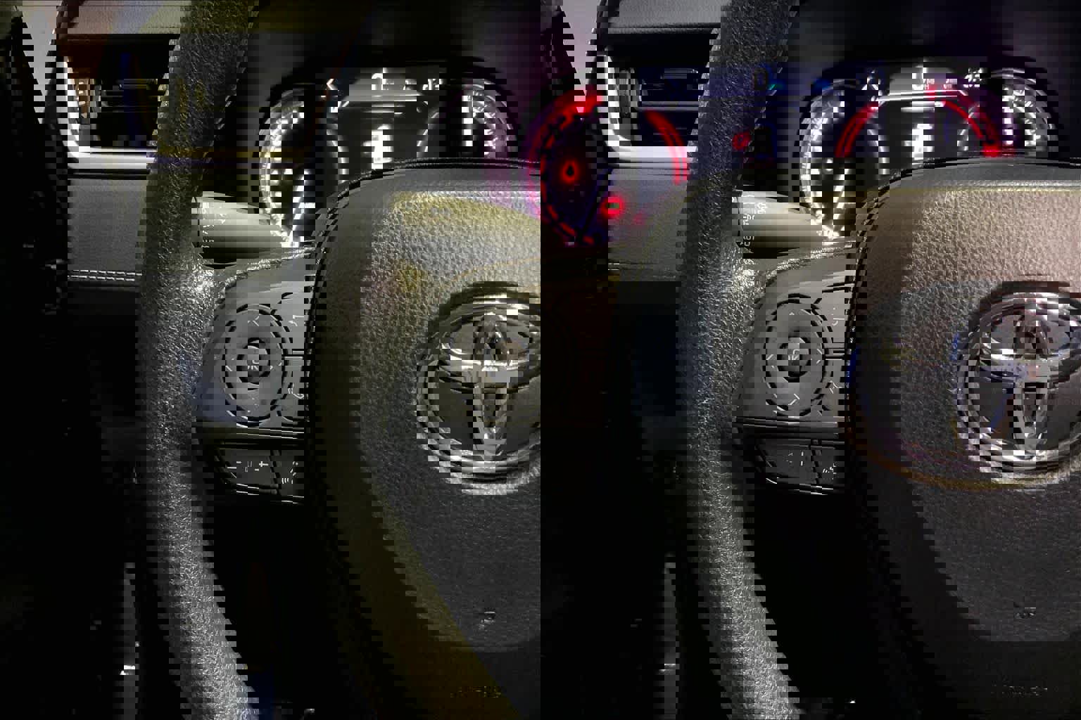 Used 2025 Toyota RAV4 XLE w/ Convenience Package image 23