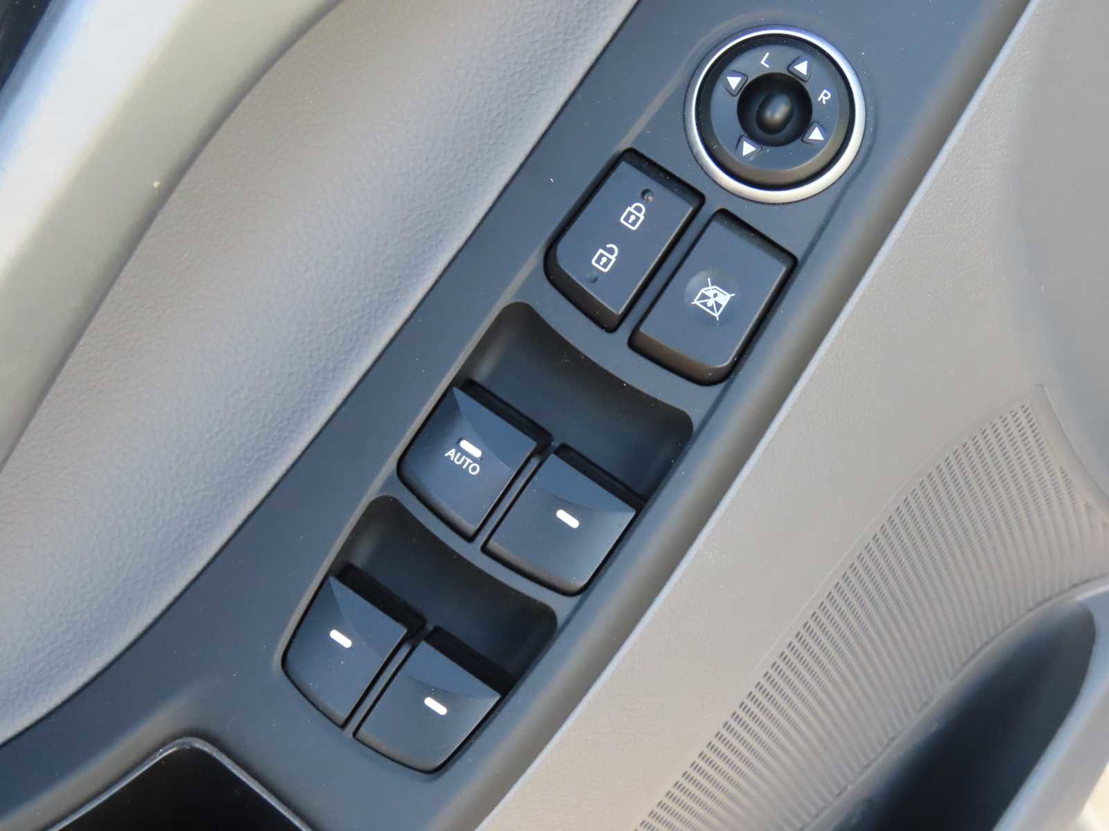 Used 2015 Hyundai Elantra Limited image 20