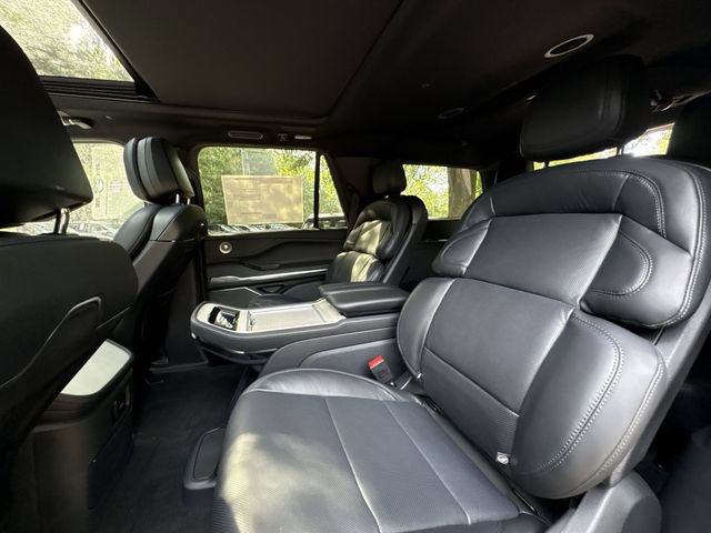 New 2027 Lincoln Navigator Reserve w/ Jet Appearance Package AWD/4WD image 23