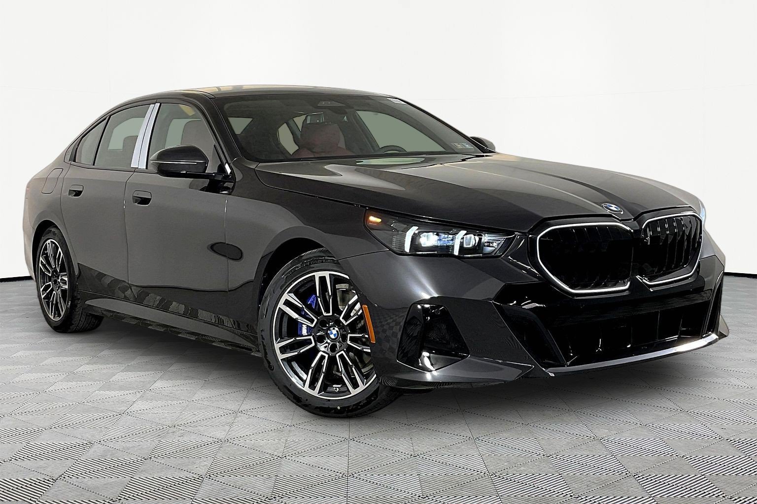 New 2026 BMW 530i xDrive AWD/4WD image 2