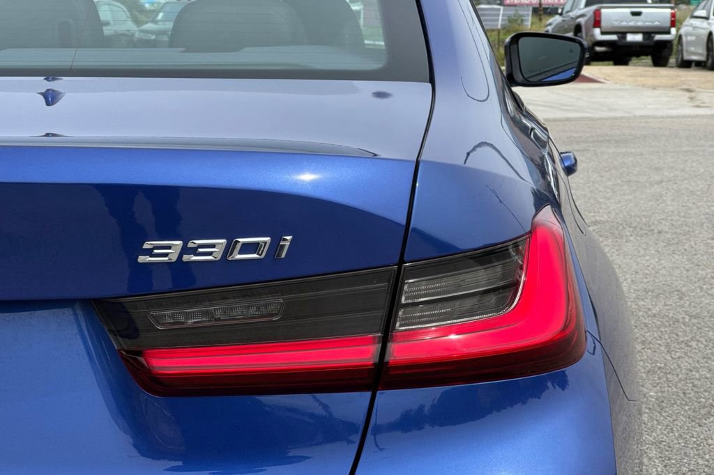 Used 2020 BMW 330i Sedan w/ M Sport Package RWD image 32