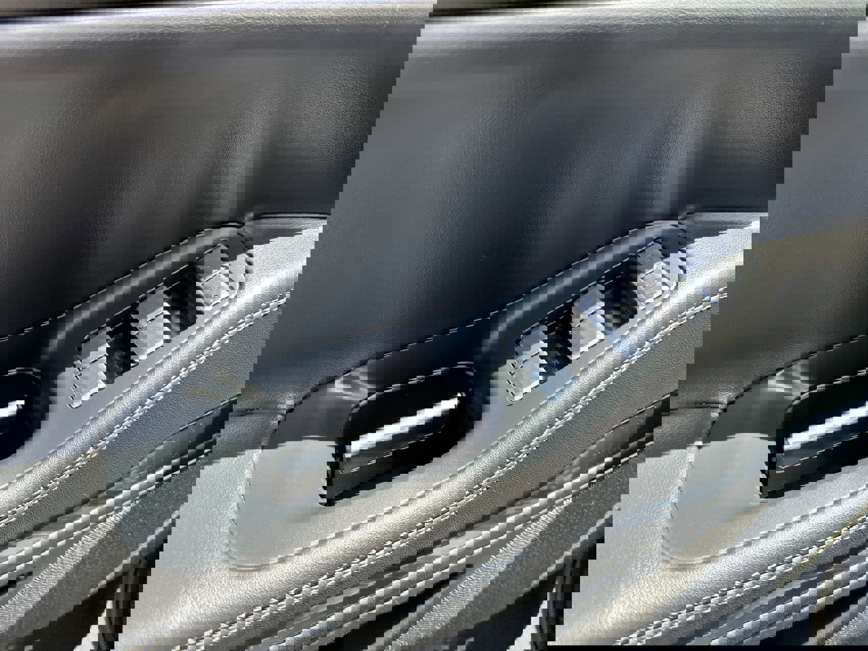 Used 2025 Lincoln Navigator Reserve image 13