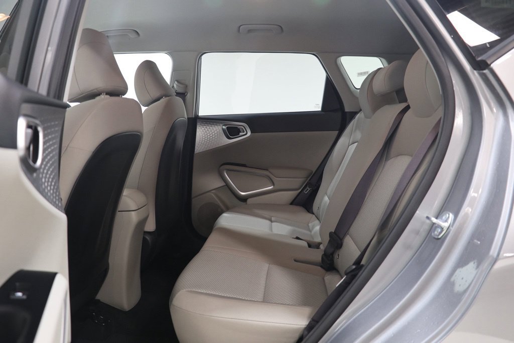 Used 2025 Kia Soul LX w/ LX Technology Package FWD image 32