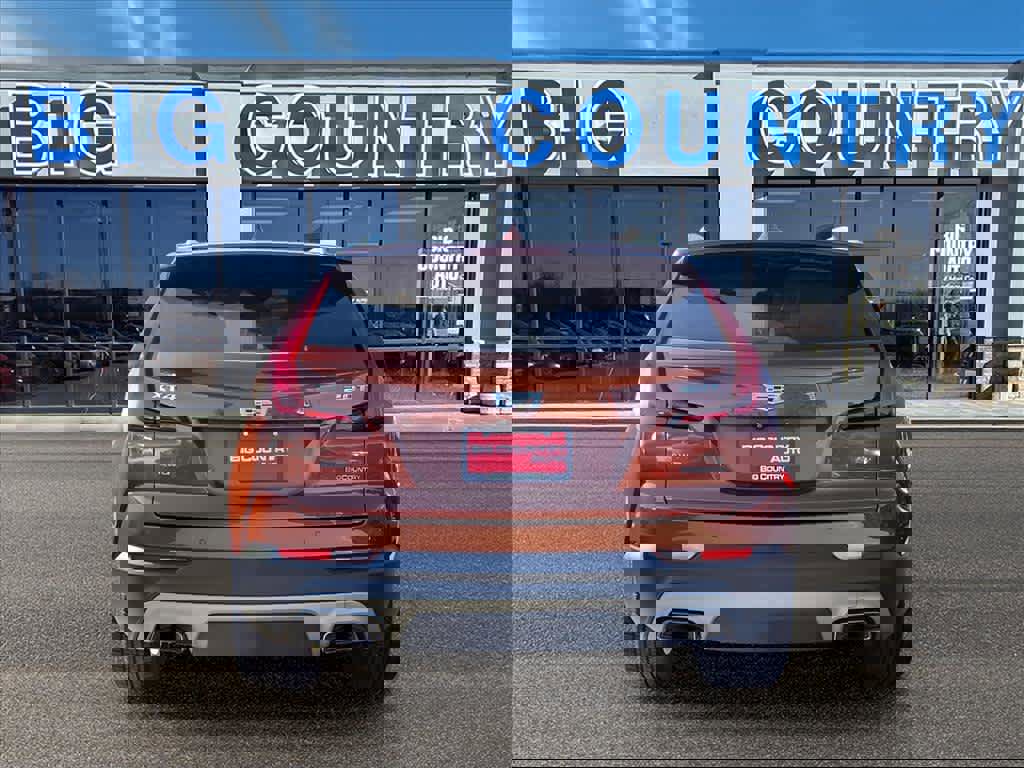 Used 2019 Cadillac XT4 Premium Luxury image 3