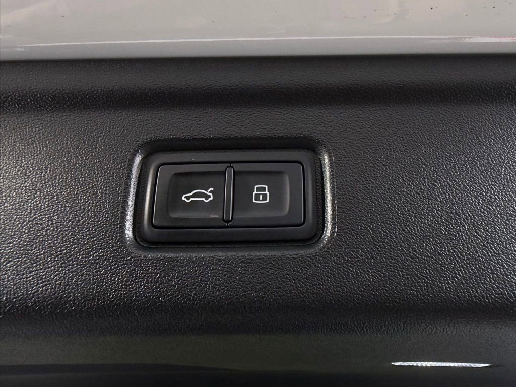 Used 2025 Audi A6 e-tron Premium w/ Convenience Package RWD image 30