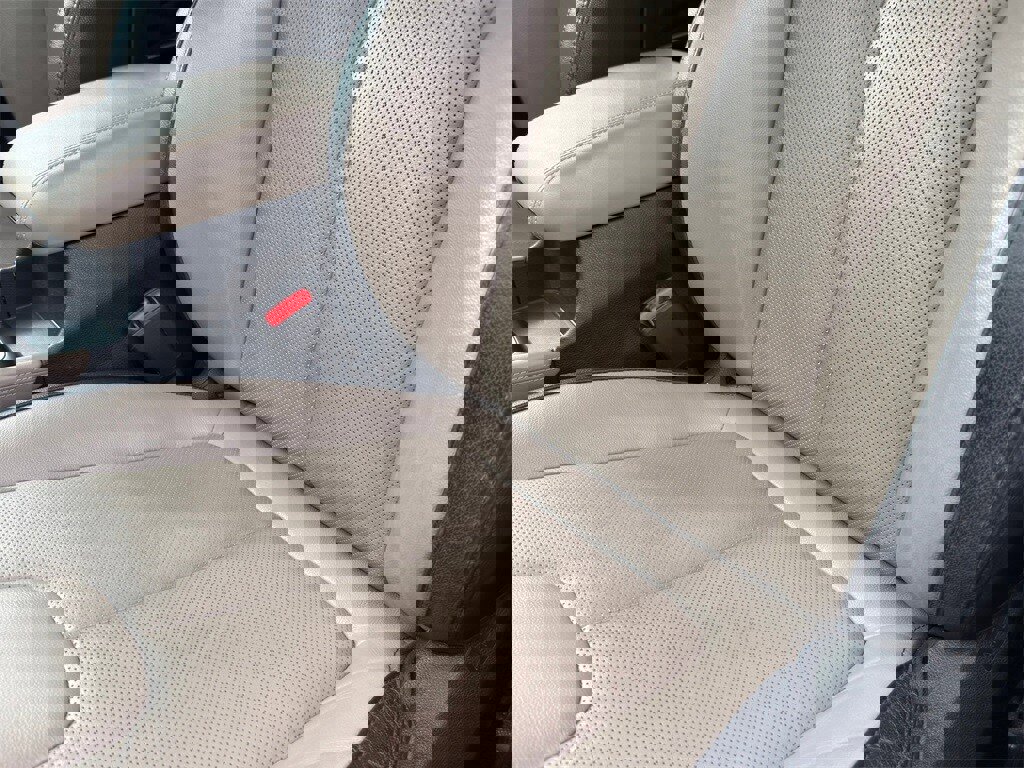 Used 2019 Hyundai Santa Fe Limited image 7