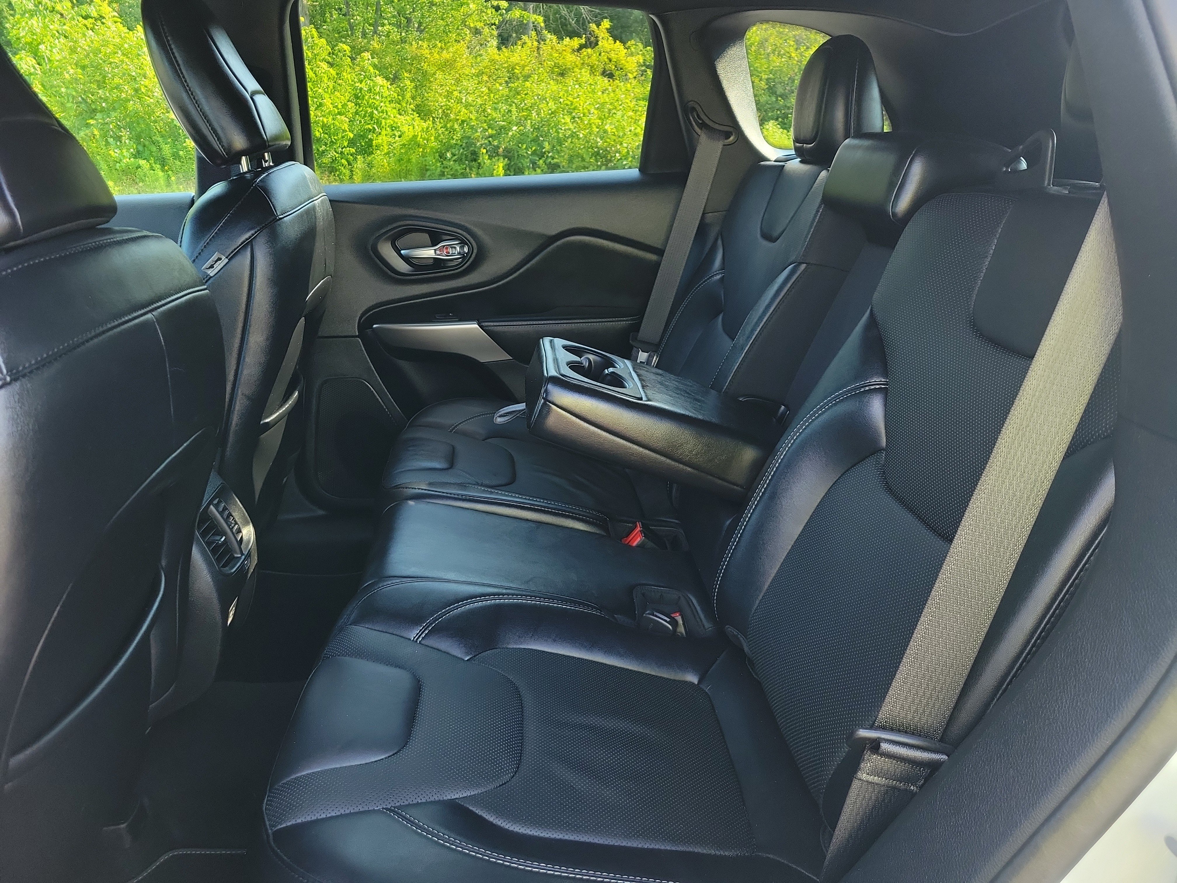 Used 2021 Jeep Cherokee Latitude Lux 80th Anniv w/ Quick Order Package 26U 80TH AWD/4WD image 16