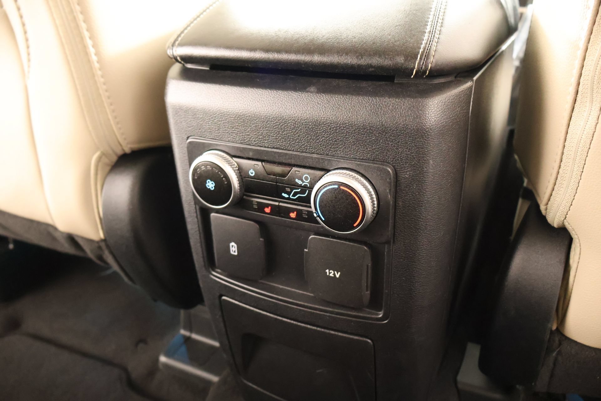Used 2023 Ford Explorer Limited AWD/4WD image 17
