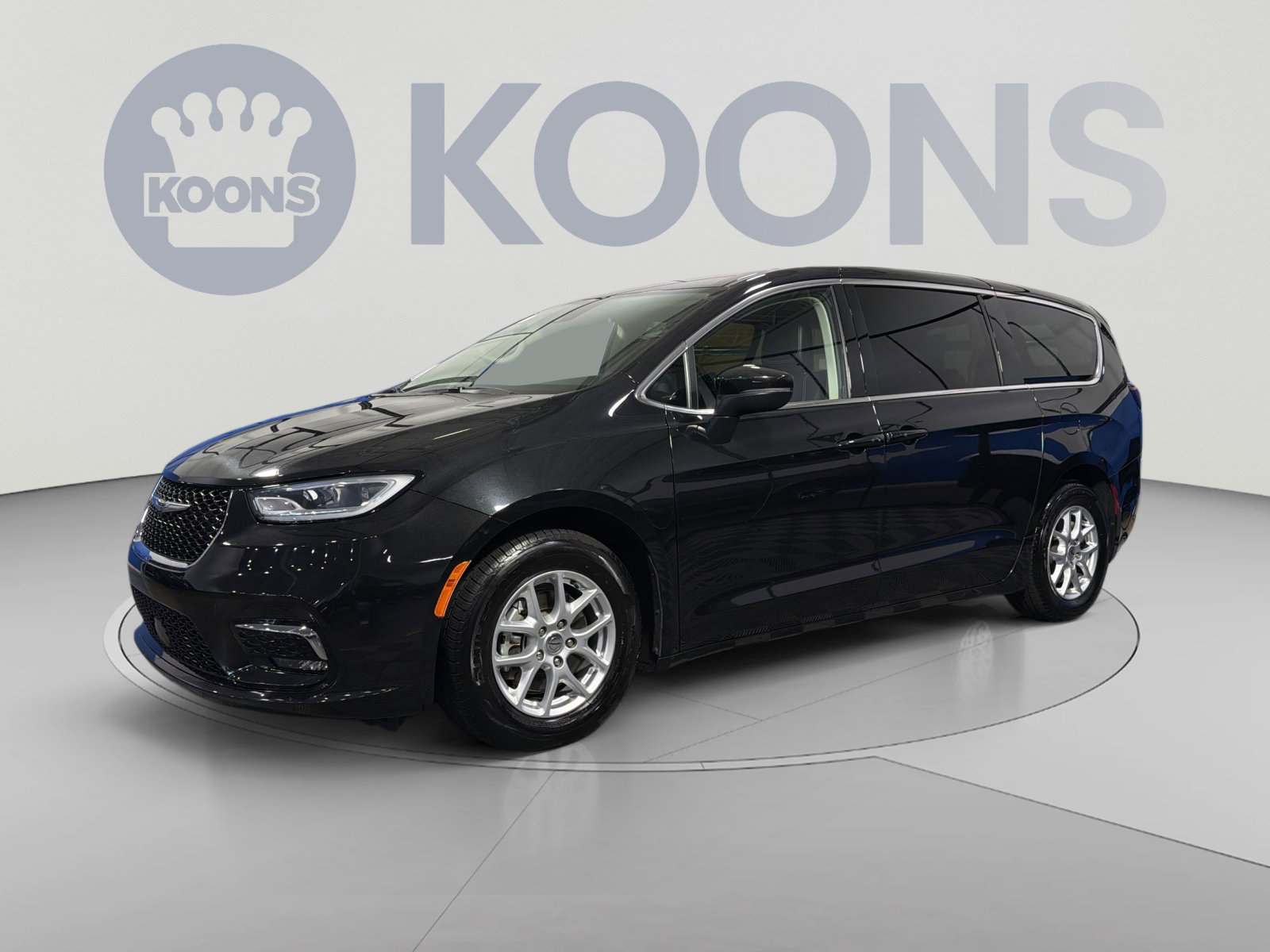 Used 2023 Chrysler Pacifica Touring-L FWD image 1