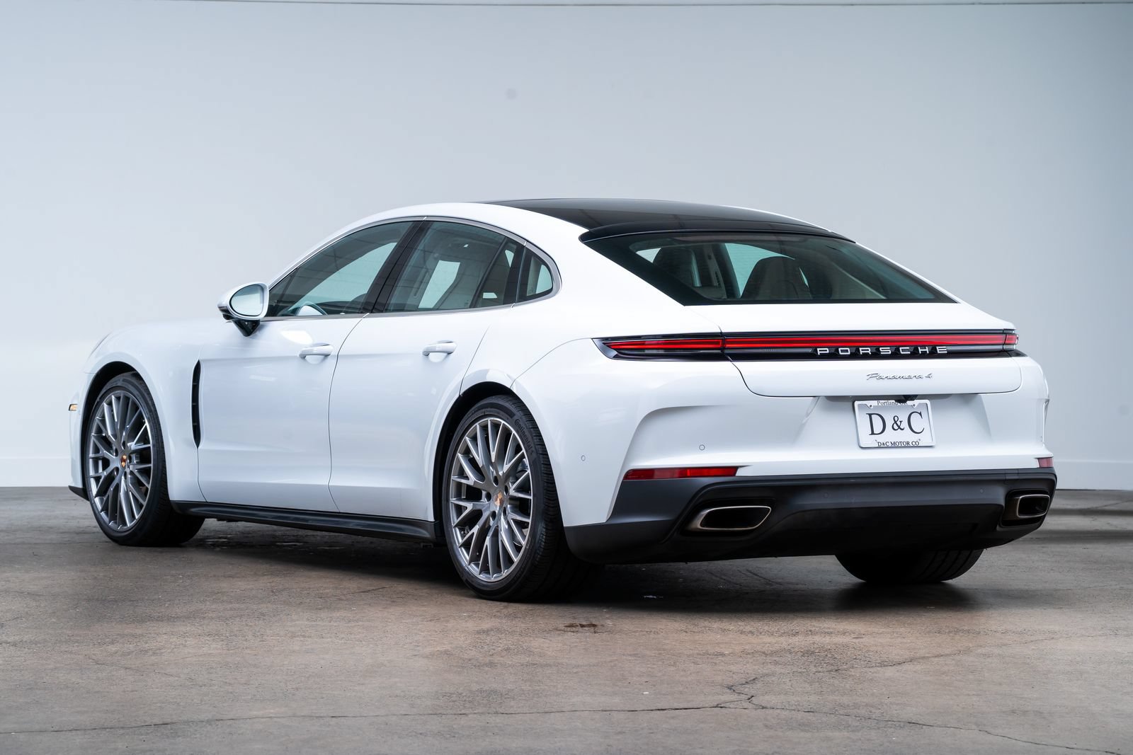 Used 2024 Porsche Panamera 4 w/ Premium Package AWD/4WD image 4