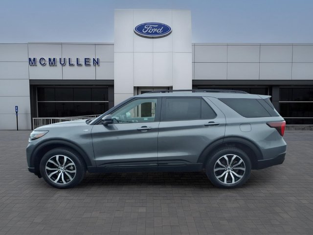 Certified 2025 Ford Explorer ST-Line AWD/4WD image 8