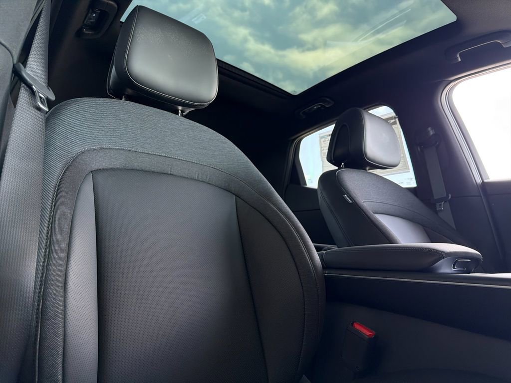 New 2026 Genesis GV60 RWD image 17