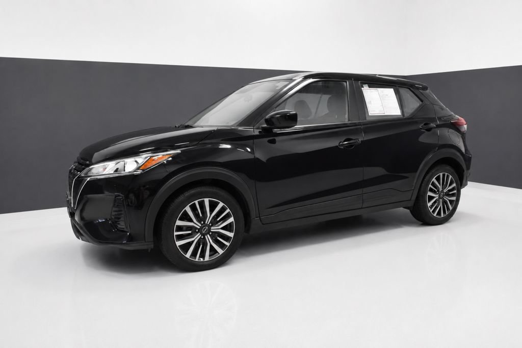 Used 2022 Nissan Kicks SV FWD image 2