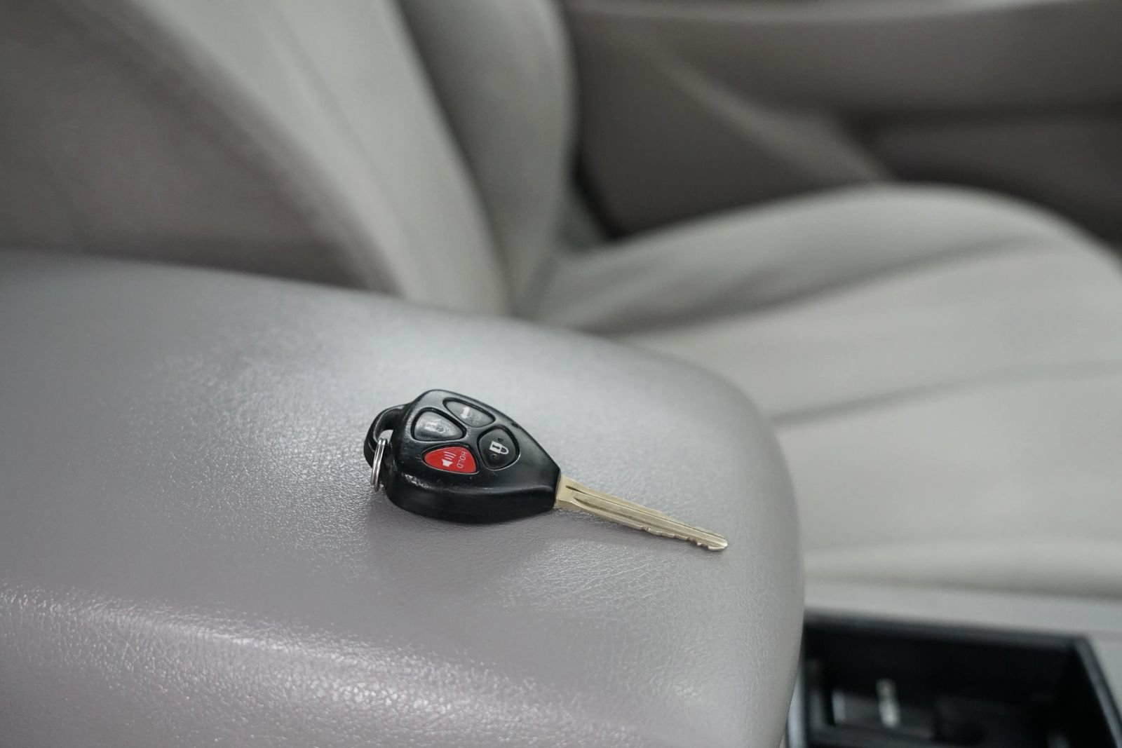 Used 2009 Toyota Camry LE FWD image 32