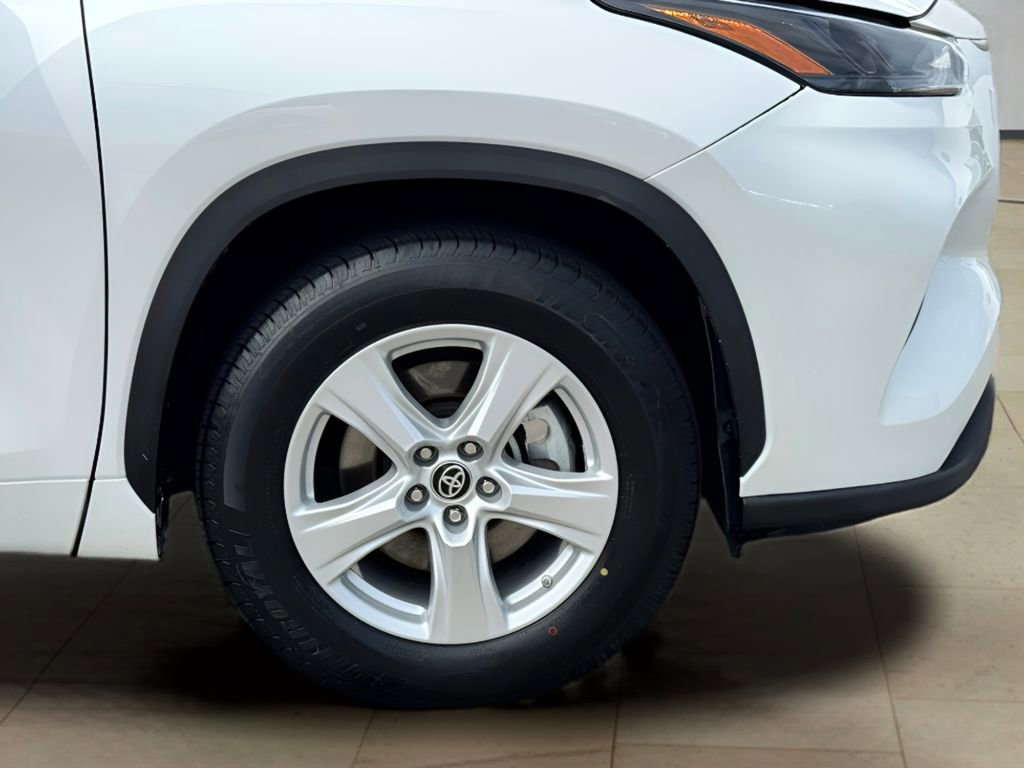 Used 2024 Toyota Highlander LE image 40