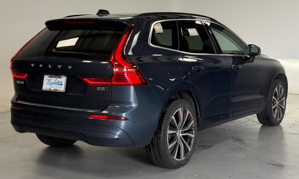 Used 2022 Volvo XC60 B5 Momentum w/ Climate Package AWD/4WD image 3