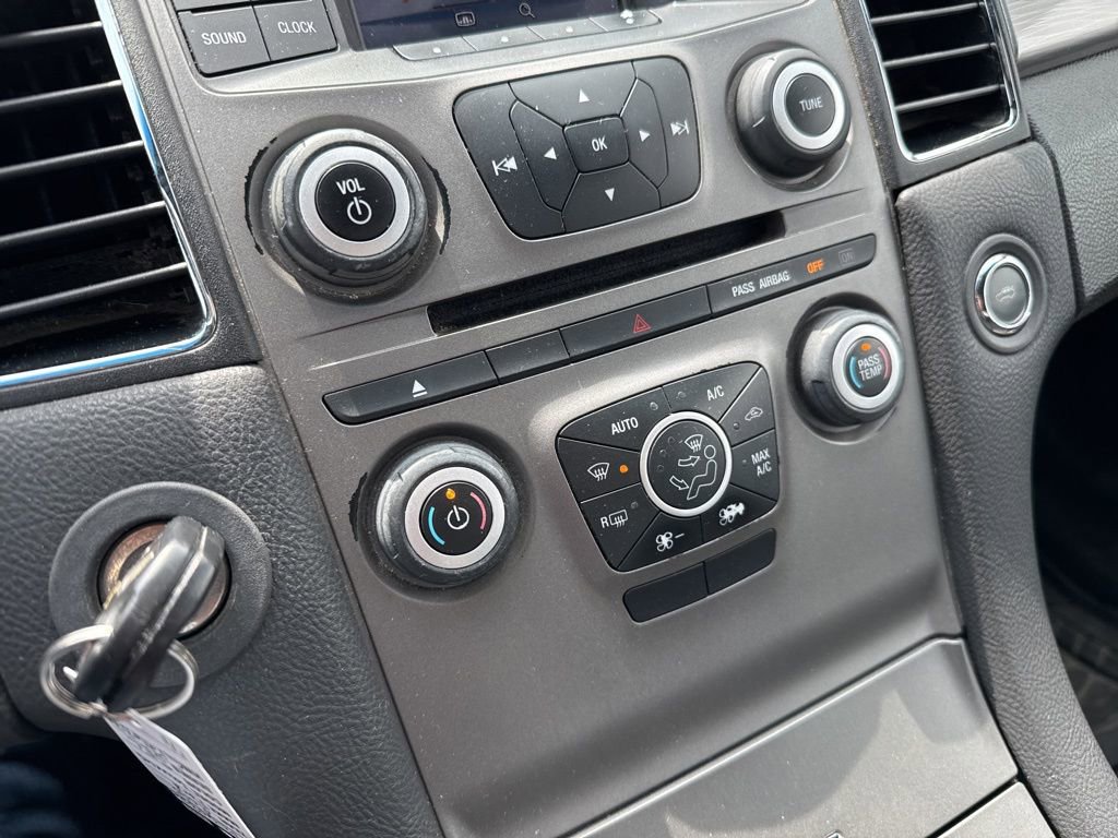Used 2015 Ford Taurus SEL FWD image 9