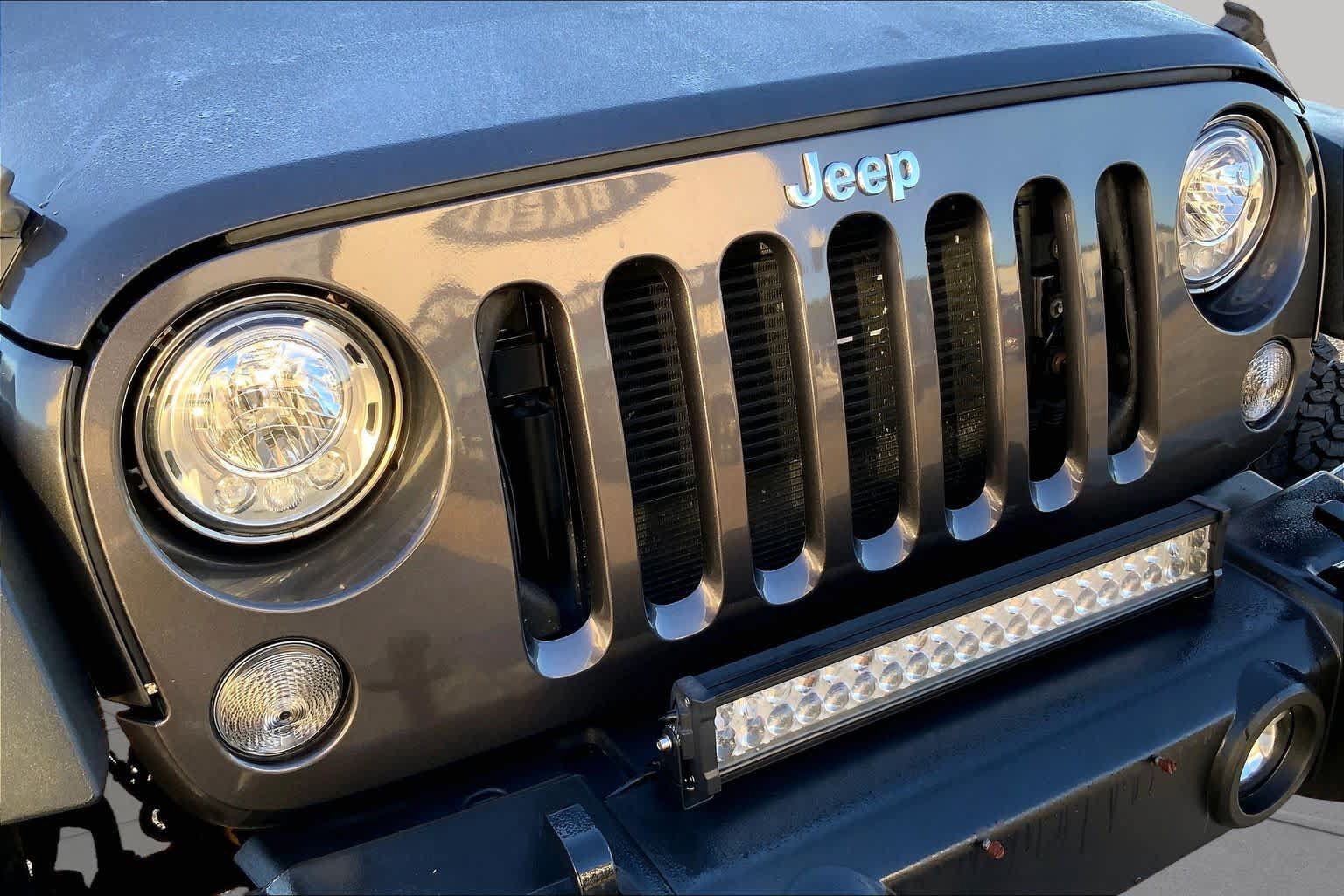 Used 2017 Jeep Wrangler Unlimited Rubicon AWD/4WD image 26