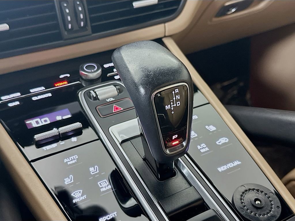 Certified 2022 Porsche Cayenne Platinum Edition image 19