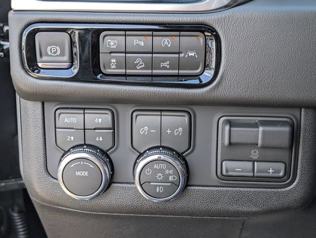 New 2026 GMC Yukon Denali w/ Advanced Technology Package AWD/4WD image 17