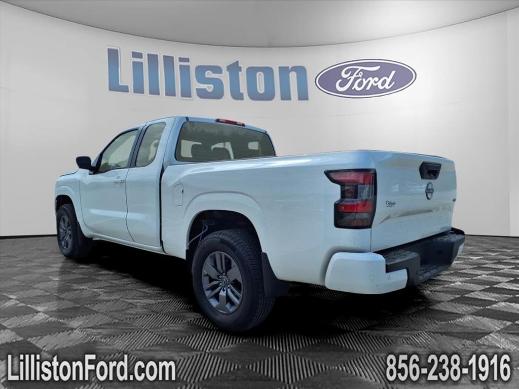 Used 2025 Nissan Frontier SV image 4