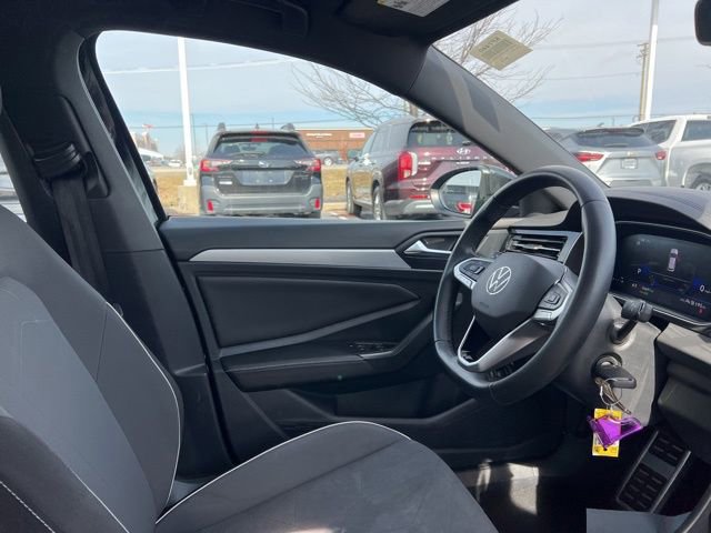 Used 2025 Volkswagen Jetta Sport image 33