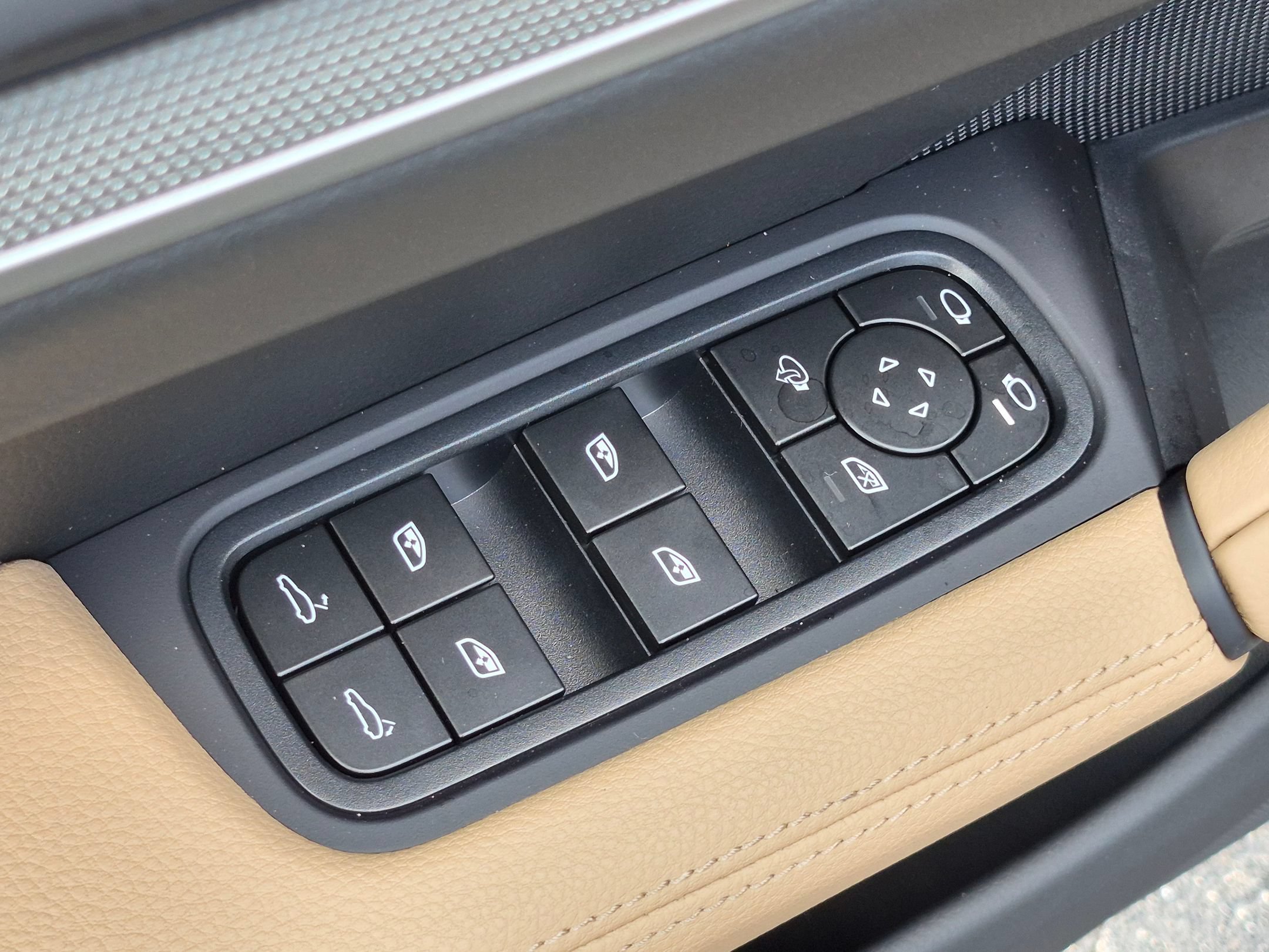 New 2026 Porsche Cayenne Coupe AWD/4WD image 24