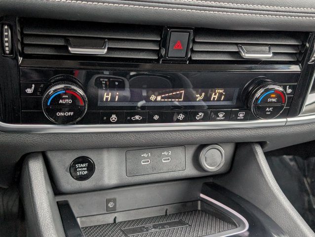 Certified 2025 Nissan Rogue SL FWD image 29