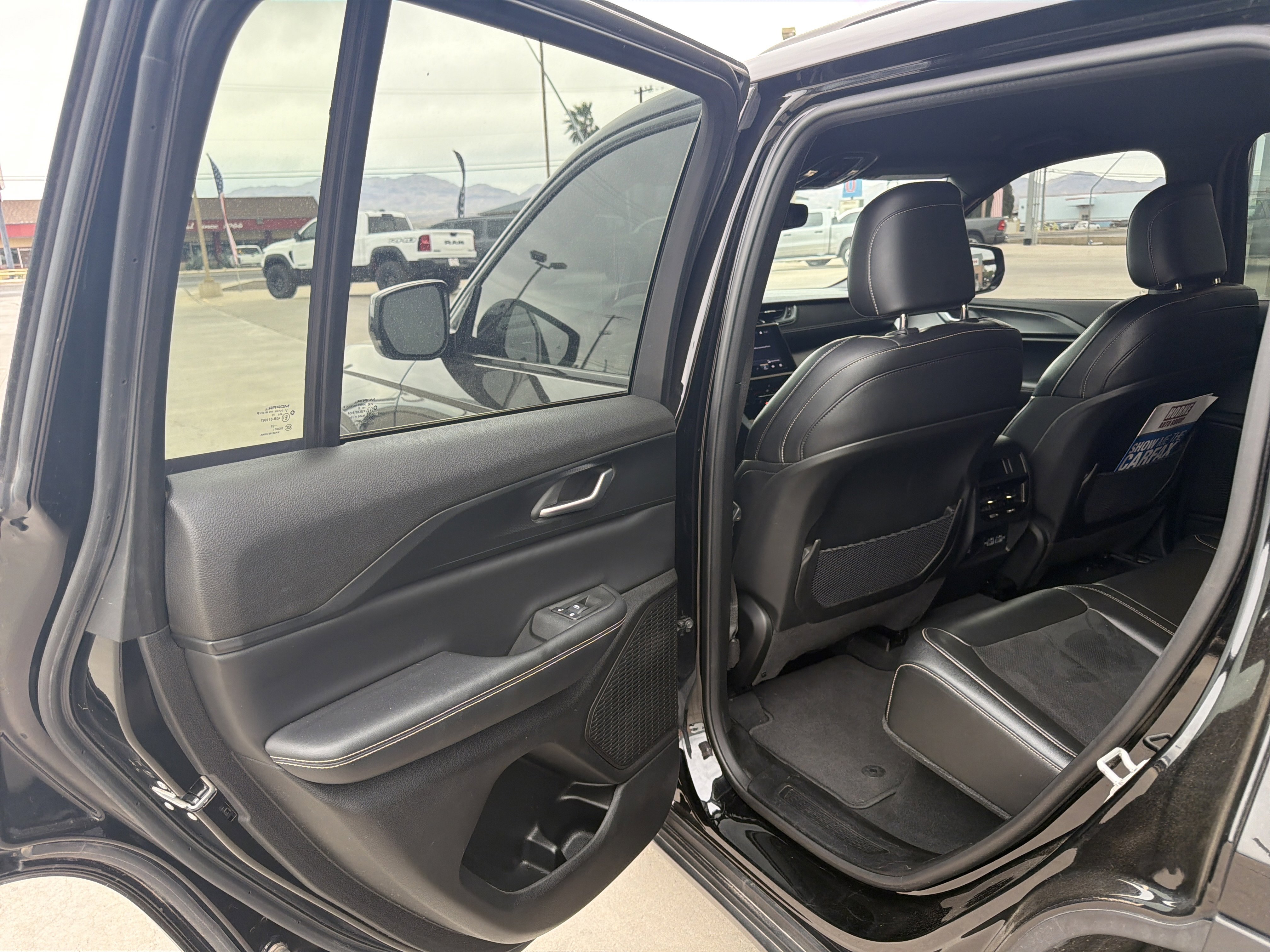 Used 2024 Jeep Grand Cherokee Altitude image 9