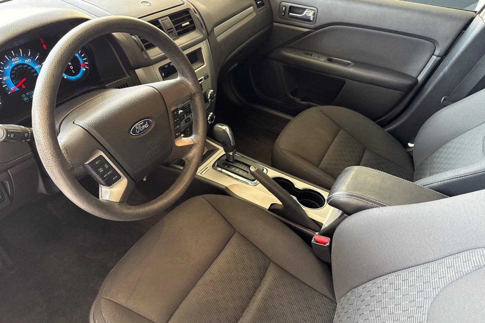 Used 2010 Ford Fusion SE FWD image 4