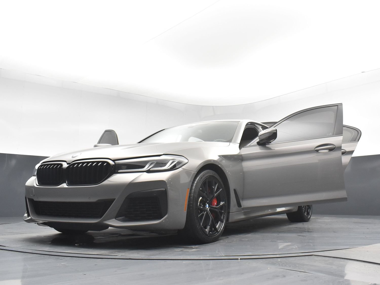 Used 2022 BMW M550i xDrive w/ Shadowloine Package AWD/4WD image 33