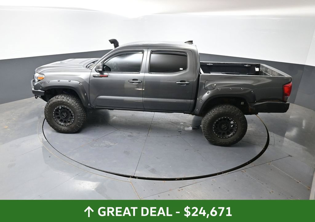 Used 2016 Toyota Tacoma TRD Sport w/ Towing Package AWD/4WD image 45