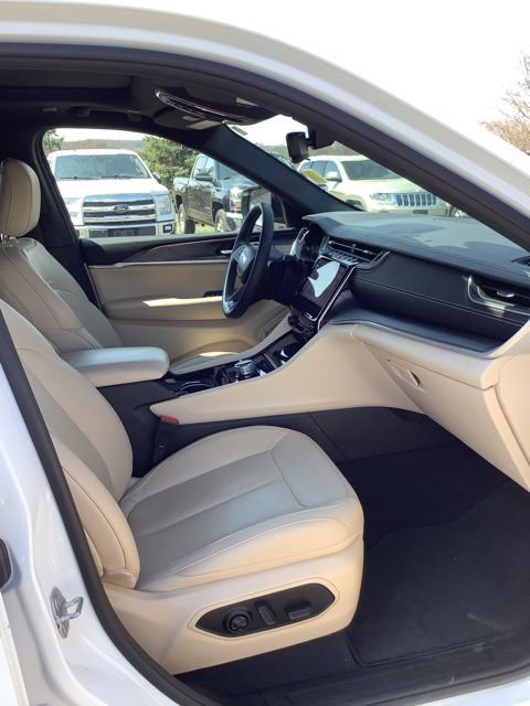 Certified 2023 Jeep Grand Cherokee Limited AWD/4WD image 15