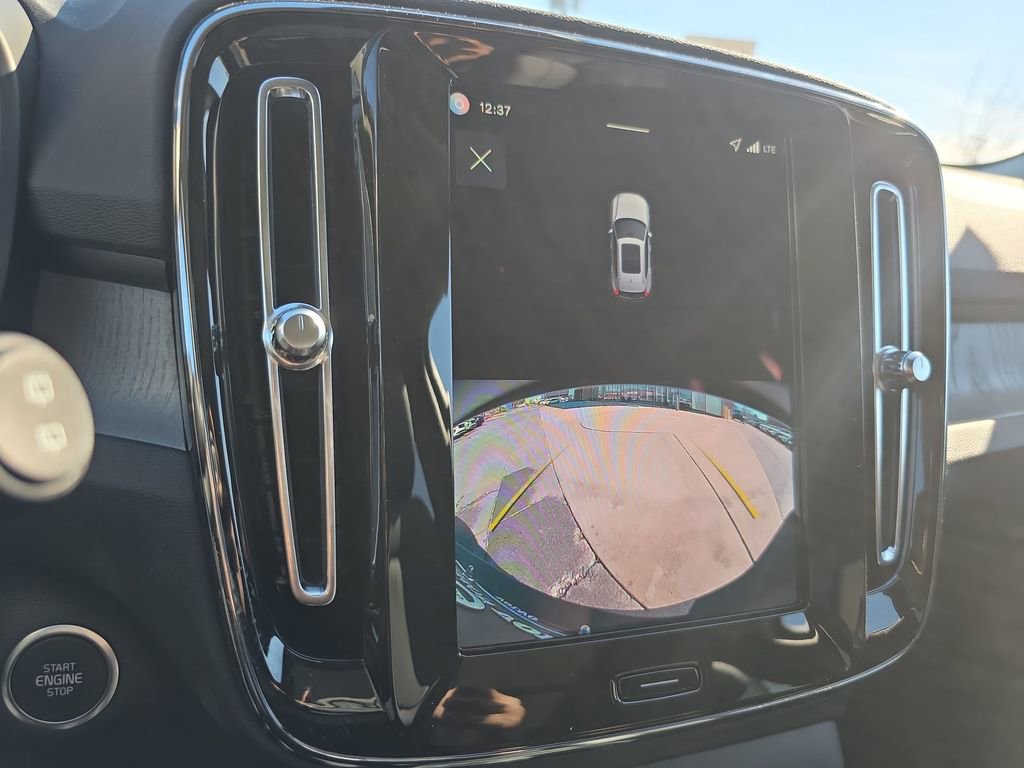 New 2026 Volvo XC40 B5 Core w/ Climate Package image 25