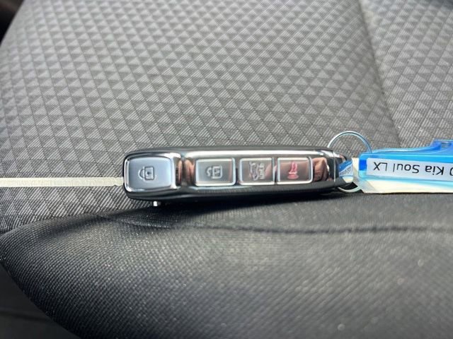 Used 2020 Kia Soul LX image 32