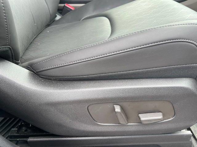 Used 2026 Kia Carnival EX FWD image 12